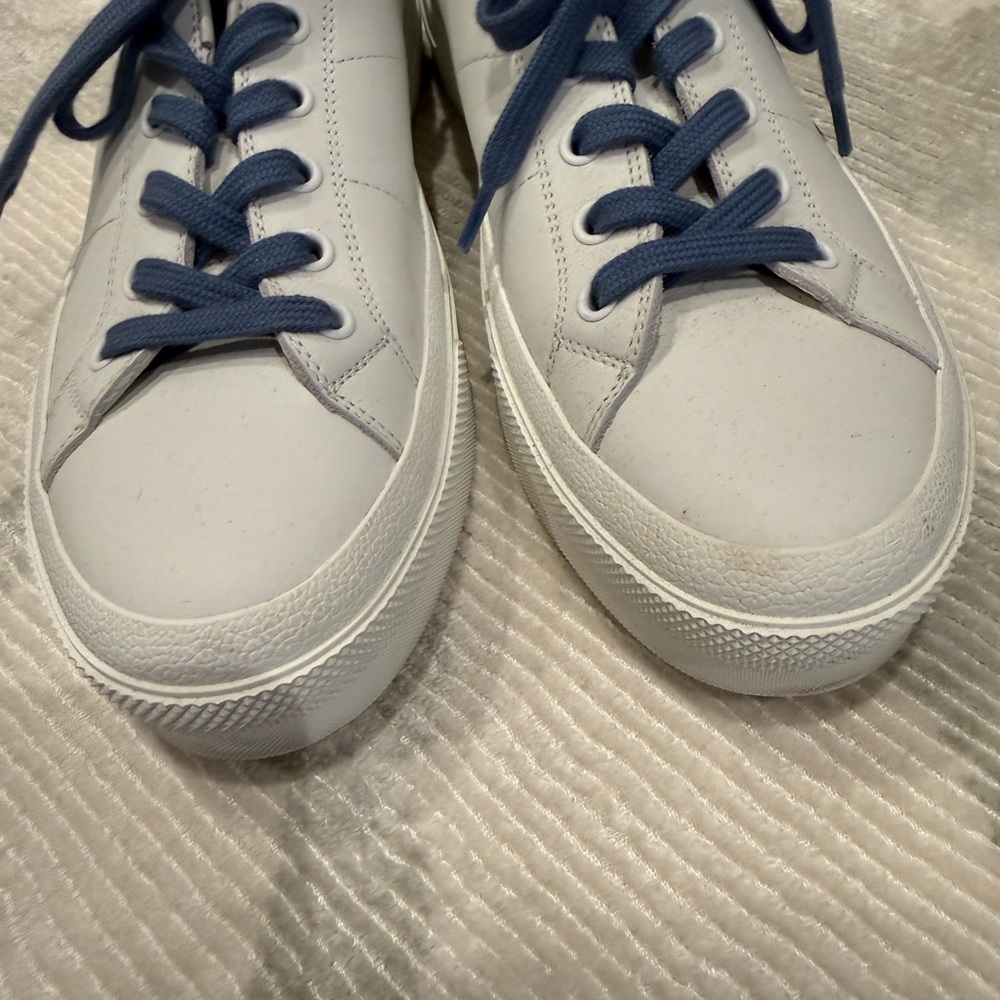 Givenchy Women's Sneakers in White with Navy Laces - Picture 4 of 8
